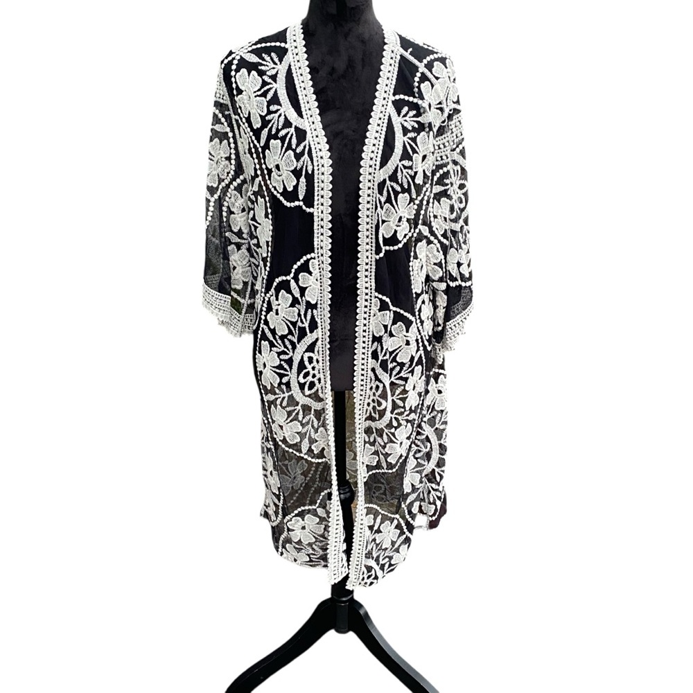 Woven Heart Black and White Floral Kimono Cardigan One Size Boho Cottage Core - Picture 8 of 14